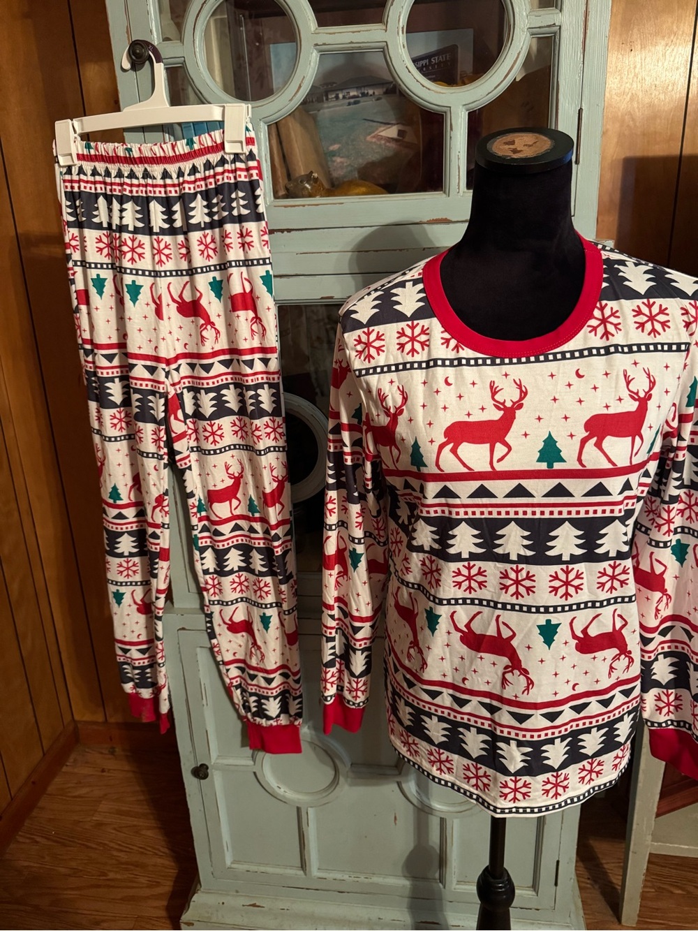 Ladies Red Reindeer Holiday Pajama Set Size Small SOFT B18 Pat Pat